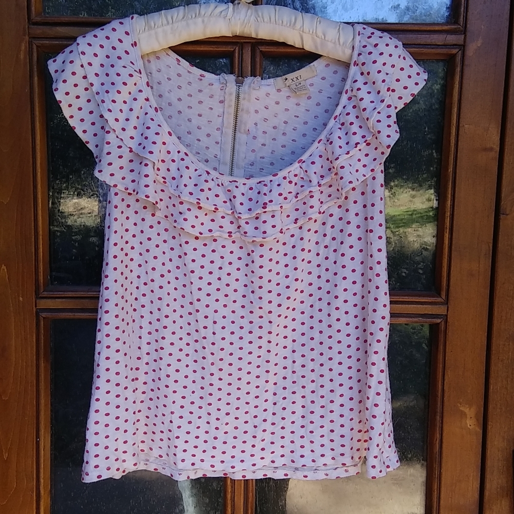 Tank with flutter neck